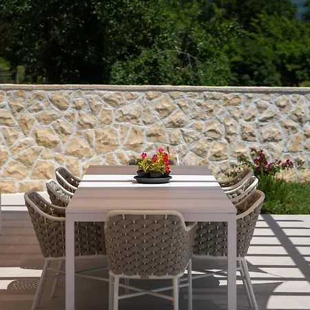 Villa Roti